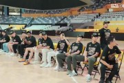 没有忘记98号队员！广厦与独腿聋哑小伙何明亮一起共享总冠军荣誉