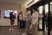 术业有专攻！樊振东费德勒切磋乒乓球，小胖发出旋转球看呆费德勒