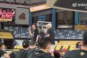 🤣官方玩梗最为致命！王博：你们的来指导把总冠军奖杯带回来了