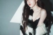 LPL主持人希然分享写真视频：这两天不是破纪录的大暑吗